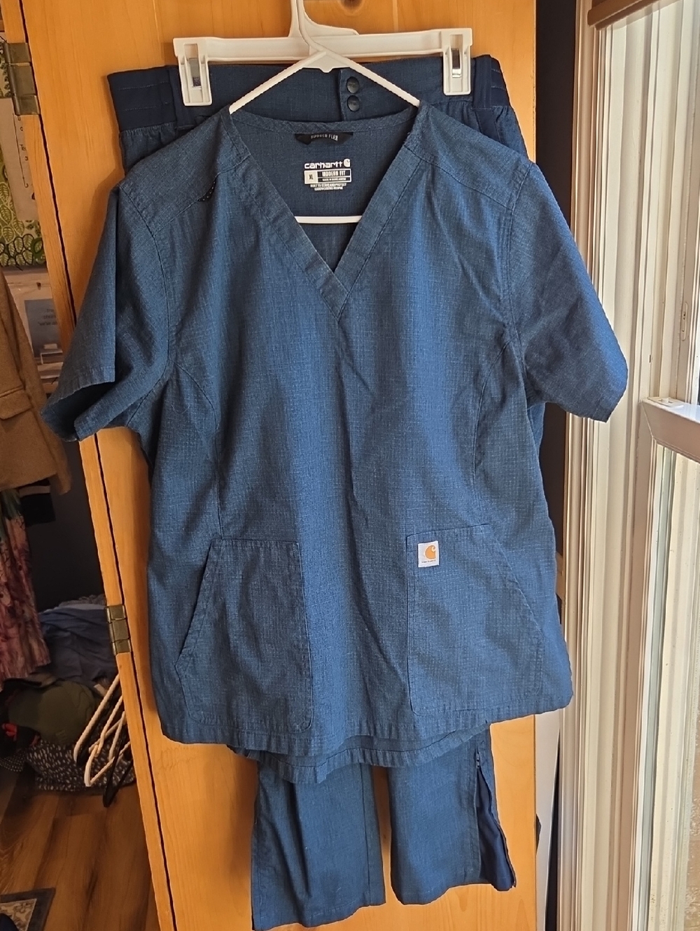 Carhartt Women's Navy Blue V-Neck Scrub Set